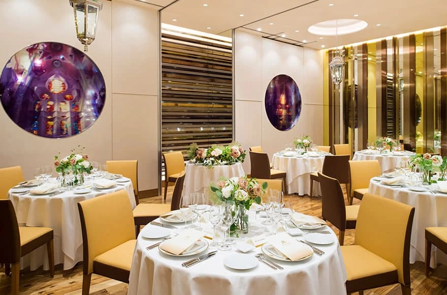 PRIVATE ROOM