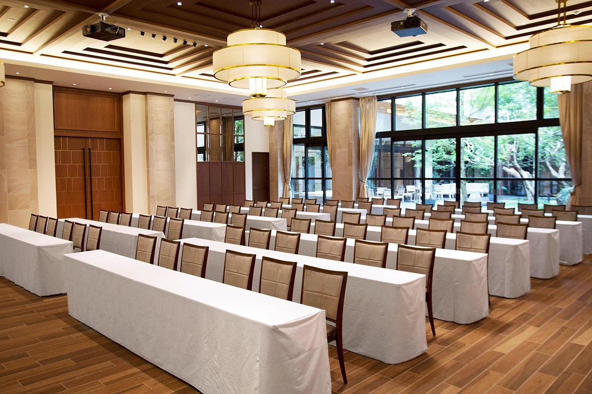 LAZOR GARDEN NAGOYA:大会場 / グラシエント