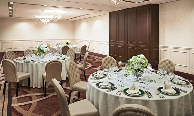 ホテル阪急インターナショナル:ハイビスカス・マーガレット