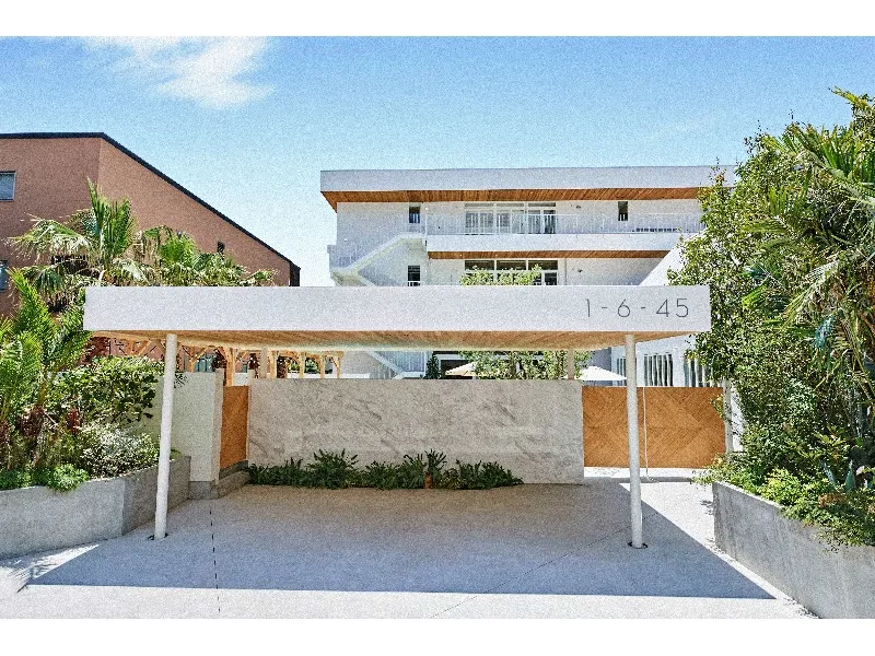 WEEKEND HOUSE