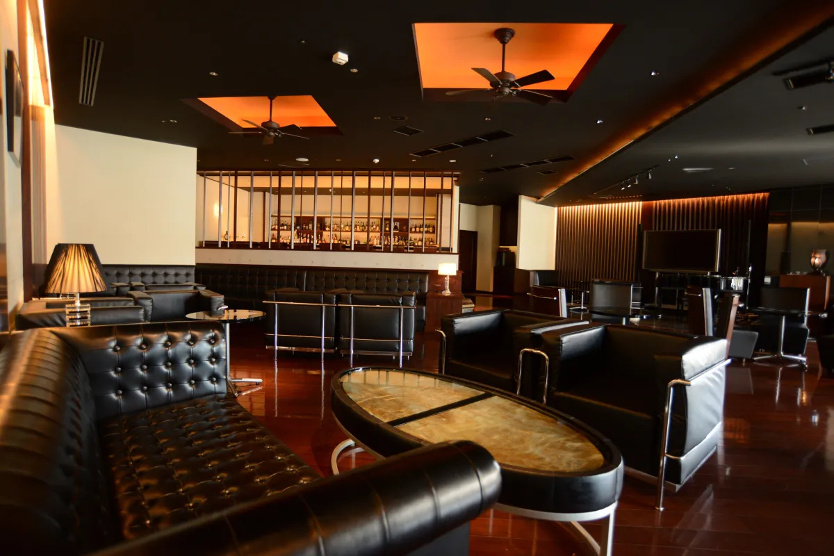 マリエール神水苑:バー　ザ・フェイス