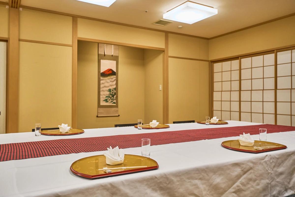 けやき　（全室　27畳）