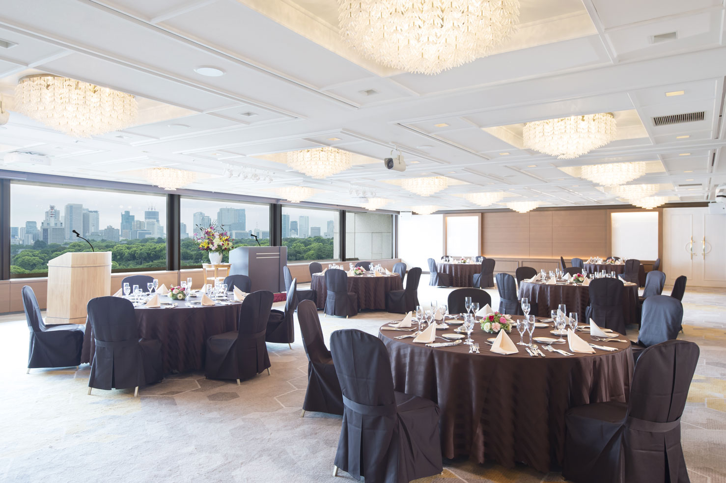 KKRホテル東京:大宴会場 孔雀(11階)／ KKR　HOTEL　TOKYO