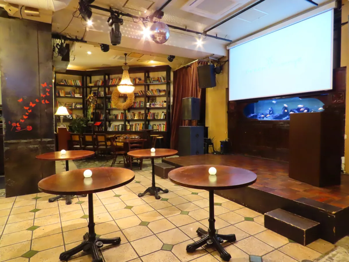 Green Lounge:Green Lounge