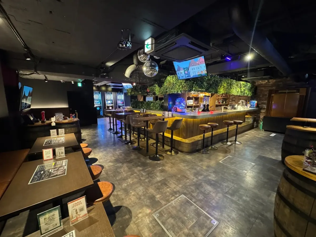 ダーツ＆カラオケ アミューズメントバー鶴千