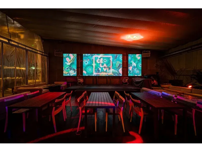 メインフロア（店内）