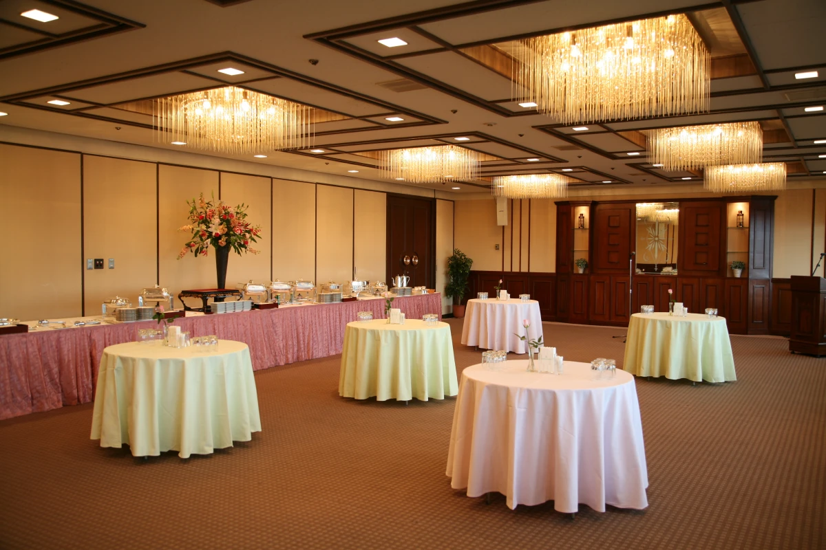 中宴会場 丹頂(11階)／ KKR　HOTEL　TOKYO